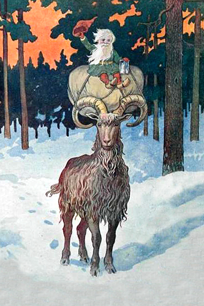 Julkort av Jenny Nyström med en julbock som kommer ut ur en snöig skog, och en tomte sitter på en stor säck som är fastkilad mellan bockens horn