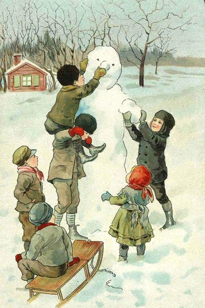 Illustration av sex barn som bygger en snögubbe. En pojke sitter på en kälke och tiottar på, en flicka och en annan pojke står och tittar på, en pojke sitter på axlarna på en annan pojke för att sätta dit näsan av snö och den sista pojken står och bygger på en arm på snögubben. I bakgrunden syns en röd stuga och några träd utan löv.